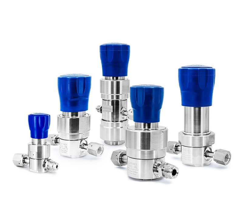 A FULL RANGE OF VALVES AND REGULATORS FOR UHP APPLICATIONS