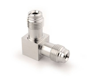 Space-saver fittings for UHP gas processes